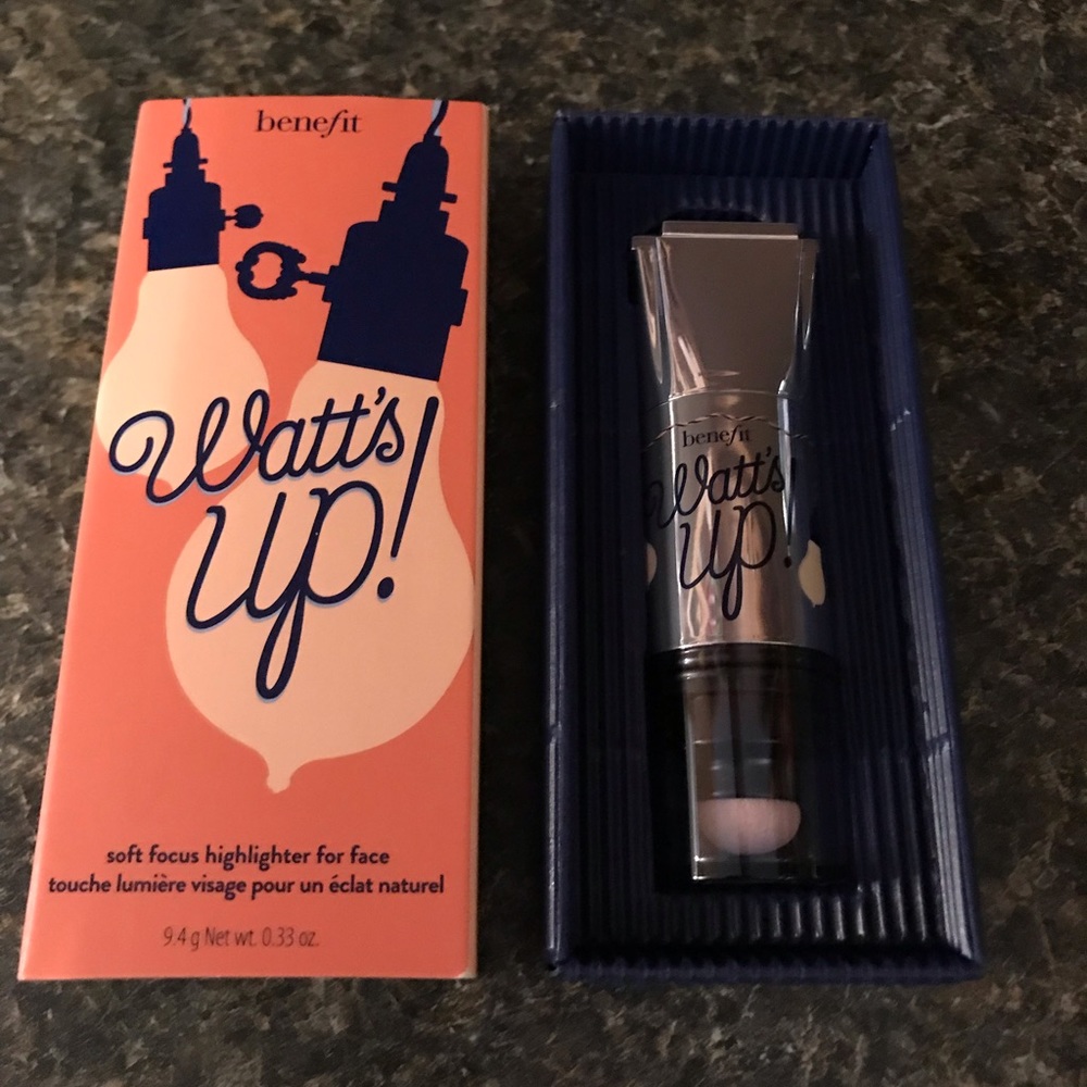 Watt’s Up! Champagne Cream-to-powder highlighter